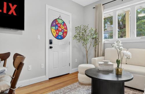 LUX Retreat Home with Yard - Foto 45