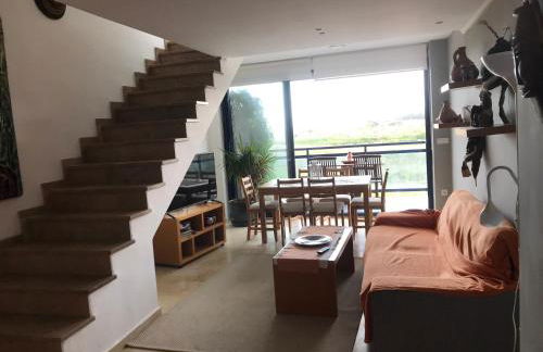 Ático 1ª línea con salida a playa - Foto 17