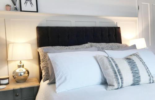 Emerson House, dog friendly with log burner close to waters edge and harbour - Photo 24