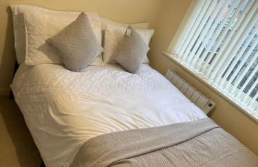 Cosy 2 Bed House near Birmingham Airport & NEC - Foto 17