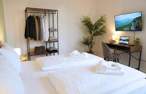 Cozy home with 3 BR, luxury beds, Smart TV, Wifi & private parking spot - Foto 11