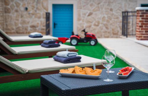 Villa Vision with Heated Pool & Jacuzzi in Sestanovac - Foto 33