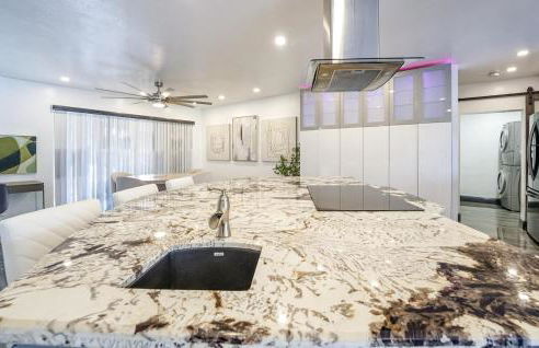 Waterfront Luxe 3BR, Pool, Hot Tub & Dock - Foto 14