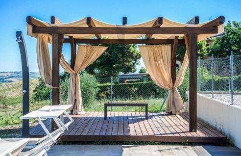 Awesome Apartment In Terre Roveresche - Foto 17