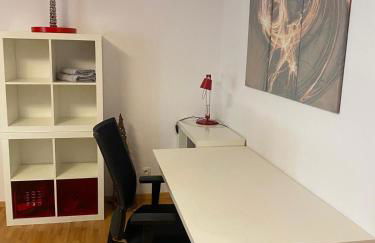 Zwei Zimmer Appartment mit Balkon und Stellplatz voll möbliert - Photo 7