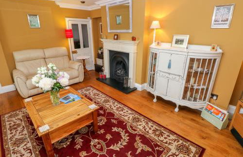 Castle School House - Photo 3