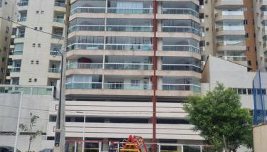Apartamento Frente para o Mar - Varandão com Blindex - Vista para o Mar - 1 Suite e mais 2 Quartos-Ar Condicionado - 2 Vagas - BEIRA MAR - 70 metros da Praia ,TVS SMART GERAL -WI-FI -DISNEY PLUS- PORT 24 HORAS-KIT PRAIA-ROUPA DE CAMA 2 XCASAIS - Foto 2