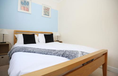 Mount Rd By N And N Stays Contractor Friendly 4 Bed House With Large Driveway, Bath - Photo 44