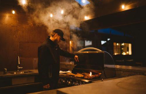 The Outlaw By The Cohost Company - Foto 27