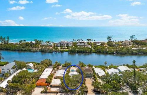 Blue Lagoon Hideaway 3BR Coastal Chic Retreat - Photo 80