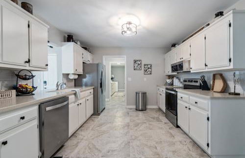 Decked Out Spacious 3BR Near Pine Mountain Trail W - Foto 18