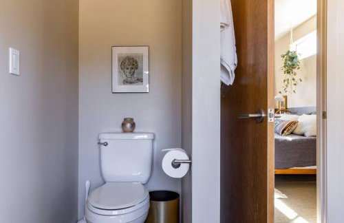 Mid Century Modern Family Home On 25 Acres! - Foto 31