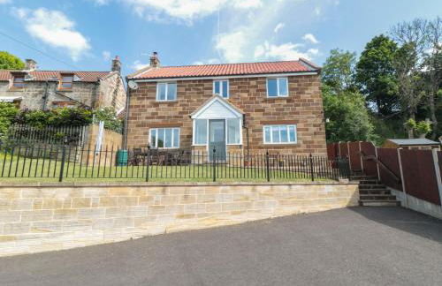 Cherry Garth - Photo 1