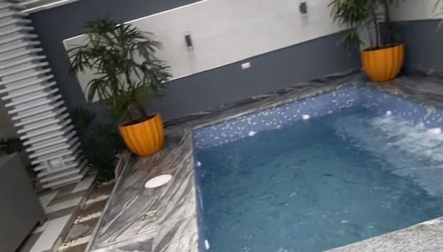 Bañera de hidromasaje privada