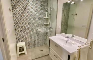 Mediterranean Villa - Private Pool , Garden & BBQ - Photo 31