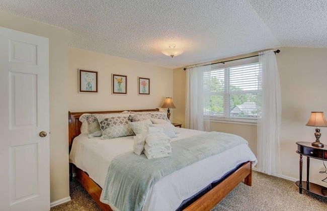 3 Bedroom Downtown with Firepit - Photo 10