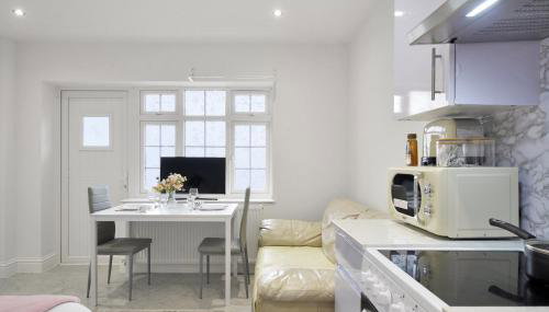 Uxbridge Studio – Private Driveway Parking - Foto 4, Other