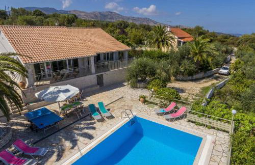 Villa Petra by Villa Plus - Photo 22