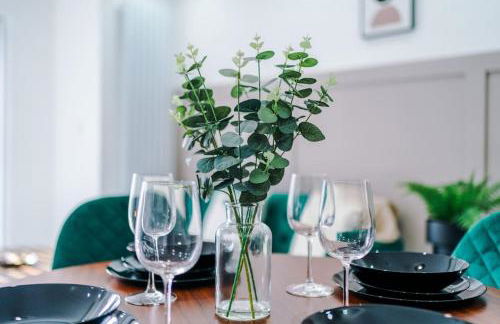 Heart of Didsbury Luxury 2 Bed Apartment by HASS HAUS - Photo 10