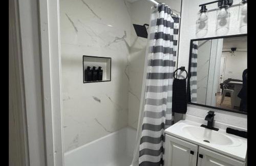 Cozy 2BR Near Downtown & Border - Foto 6