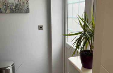 En-suite Double Room - Private Entrance & Free Parking - Foto 8