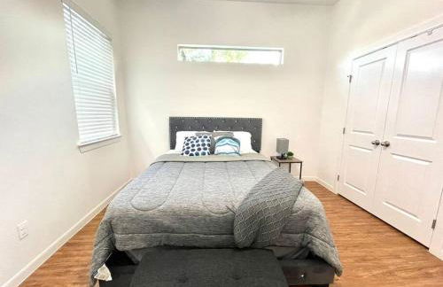 NEW! 5 min from Mall, Airport, and Dinning! - Foto 4