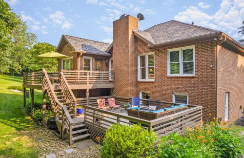 Updated and Spacious Home with Huge Yard Office and Decks - Foto 50