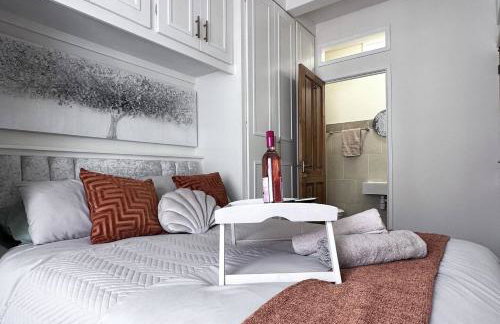 Chic Charming Classic 3bed w Ensuite - Pontypridd - Foto 44