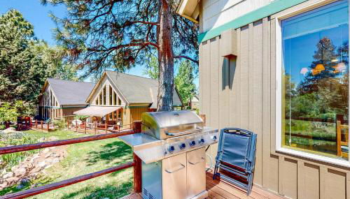 Gateway to Crater Lake! Resort Retreat with Pool - Foto 3