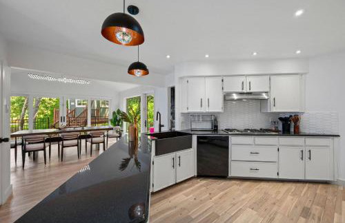 Garland Treehouse Villa: Patio Feasts & Creekside by Vacation Your way - Foto 19