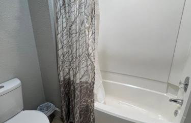 Cheerful 2 bedroom home 20 minutes from downtown - Foto 13