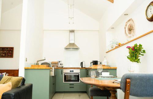 Cosy Rural Barn with Private Garden & Forest - The Cart Barn - Foto 17