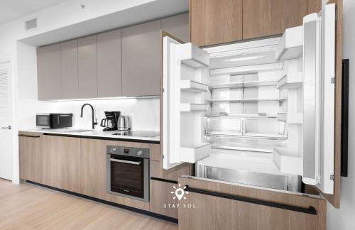 Chic 2BR Apartment Gym & Balcony Views - Foto 39