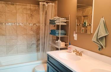 Huge 2 Bedroom House in the Heart of Northside! - Foto 24