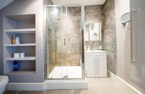 Clifton Spacious 3 Bed Apt & Parking - Simplycheckin - Foto 25