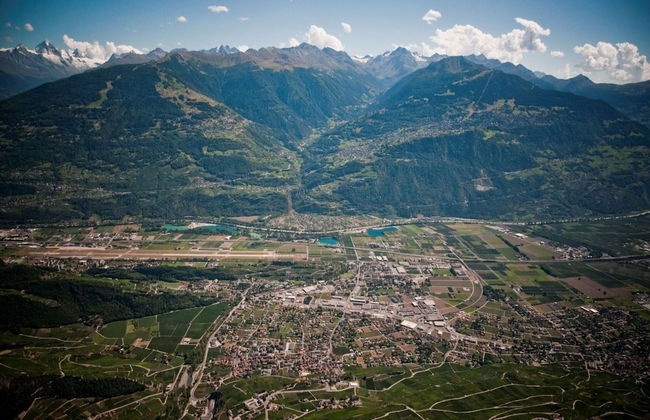 Elegant Apartment With Patio in Hills - Foto 14