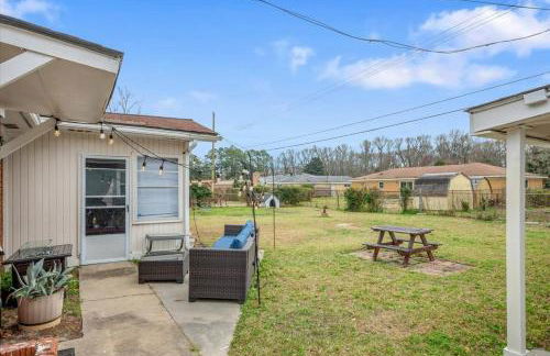Spacious Backyard • Alfresco Dining • Pet Friendly - Foto 33