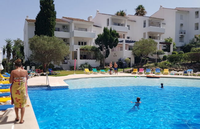 Apartmentsleeps4-pool-bbq-garden-ac - Foto 1