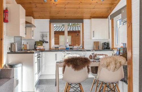 Bowness 45 - 2 bedroom Lake Windermere Lodge - Photo 17