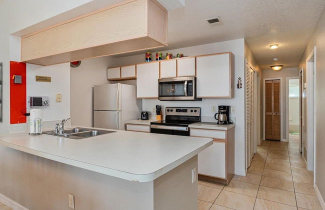 Villas at Island Club Community, Pools, Jacuzzi and More! - Photo 4