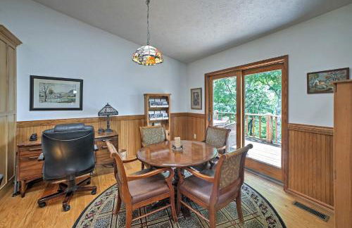 A Scenic View Lodge in Ozarks with Views and Hot Tub - Foto 6