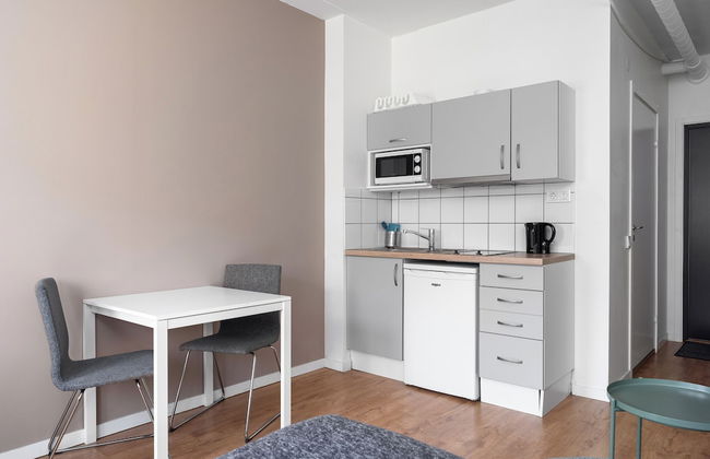 Part-Time Home Hotel Rotebro Station - Foto 11