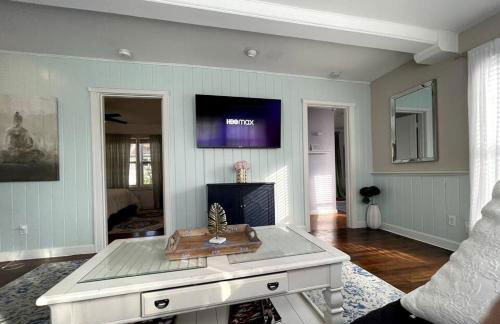 Cozy sanctuary minutes from the bay and beaches - Foto 6