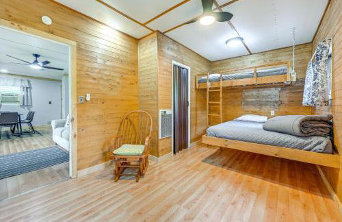 Lakefront Cabin with Fire Pit, Dock, and Boat Rental - Foto 15