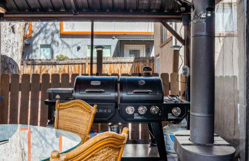 HOT TUB Firepit Pool Table Patio Cozy Downtown Denver - Foto 6