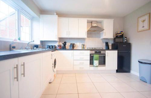 Luxe 3BR - 8 Min to Town Centre - Bradgate Park Leicester - Parking - Garden - Foto 4