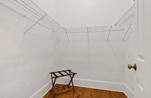The Ray- 1st Floor Charming Condo- Walk to Downtown - Foto 22