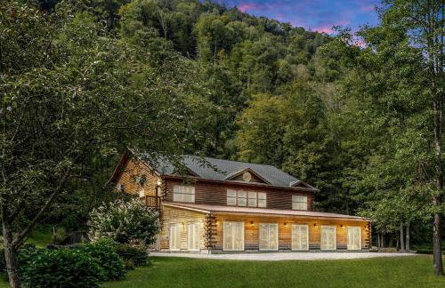 Spacious Villa Rental with a Pool for a Large Group near Catskill Mountains, New York - Photo 65