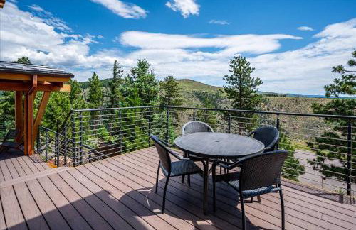 Hot Tub and Scenic Views at The Bailey Lodge - Foto 15