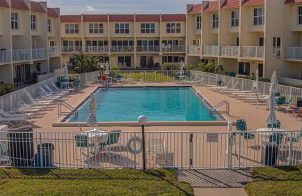 Beautiful Ocean Side 2 Bedroom Condo with Pool - Foto 27